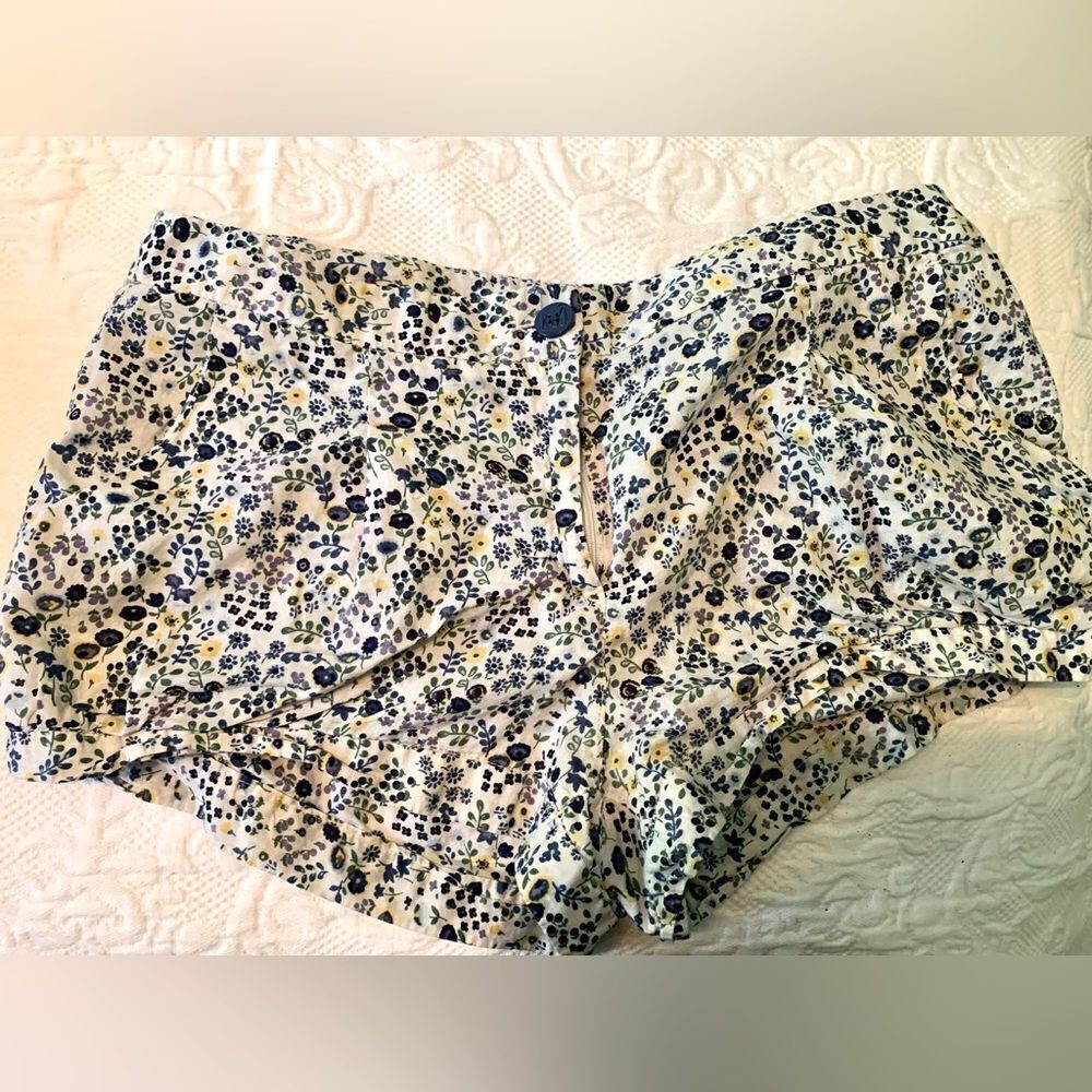 Mileyโ
CyrusโCottonโShorts